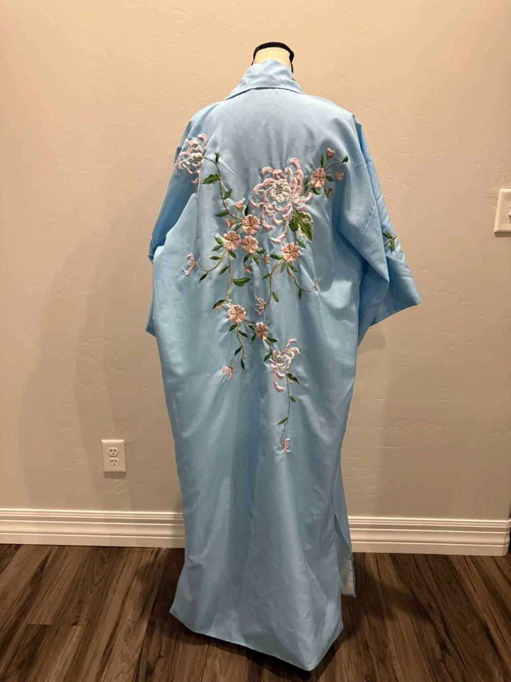 Vintage Japanese Kimono Robe Floral Embroidered Duster Made In Japan No Belt